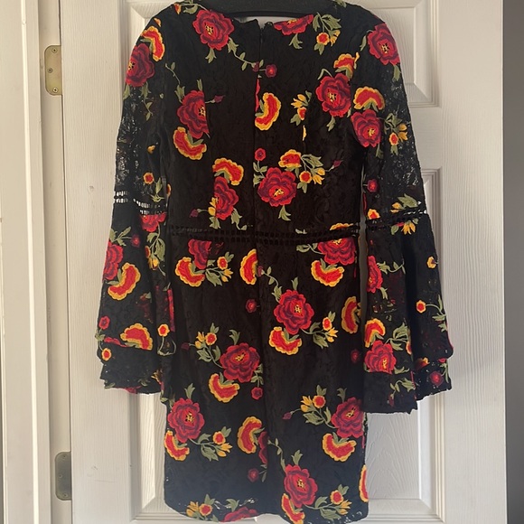 Fun black with beautiful embroidered flowers and bell sleeves - Picture 2 of 5